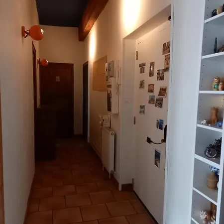 Quarto em Acomodações Particulares Chez L'habitant, For Rent At Host's *