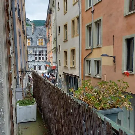 Quarto em Acomodações Particulares Chez L'habitant, For Rent At Host's Grenoble